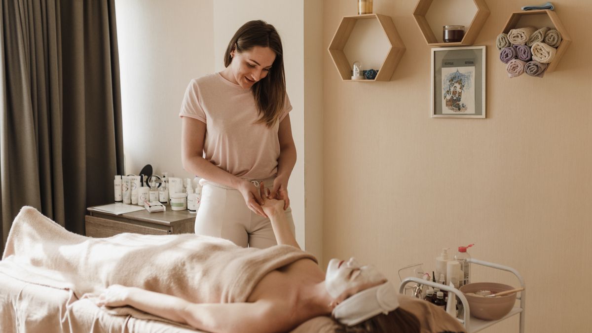 Building a Simple Skincare Routine for Busy Mornings